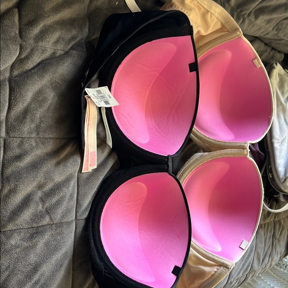 Set of Two Bras in Black and Cream - Picture 4 of 4